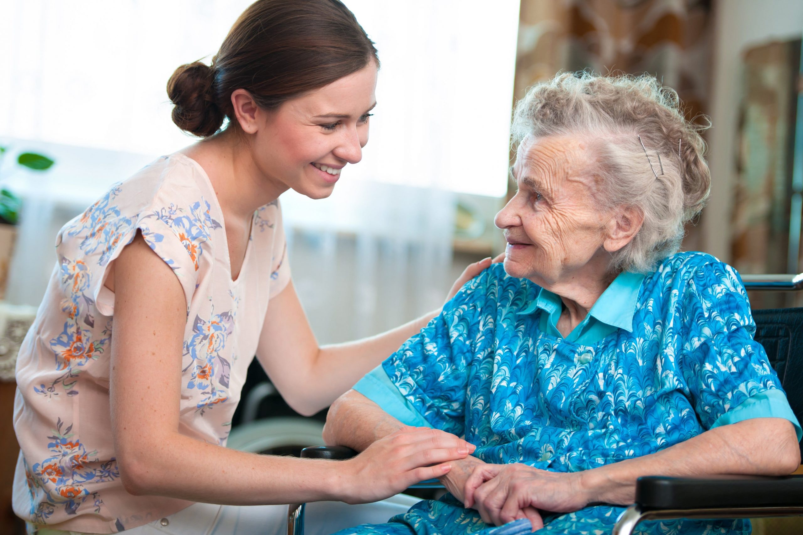 O mindfulness traz efeitos positivos no envelhecimento e como cultivar a atenção plena para quem é cuidador de idosos.